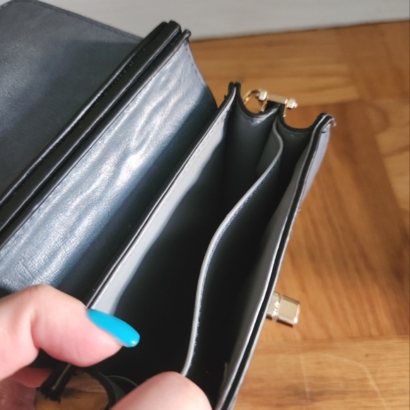 Blue Crossbody Bag with Structured Design and Adjustable Strap - Picture 4 of 4